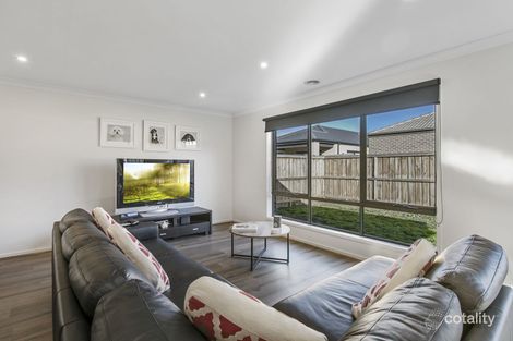 Property photo of 14 Hallyburton Drive Clyde North VIC 3978