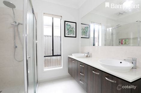 Property photo of 80 Elmslie Drive Cranbourne East VIC 3977