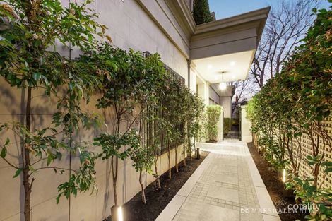 Property photo of 2/82 Mathoura Road Toorak VIC 3142