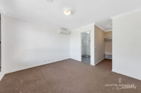 Property photo of 23 Wright Circuit Fraser Rise VIC 3336