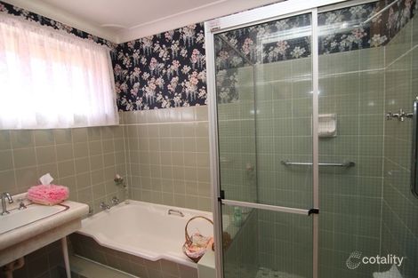 Property photo of 11 James Cook Crescent Orange NSW 2800