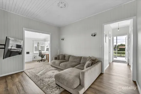 Property photo of 17 Walsh Street Newtown QLD 4305