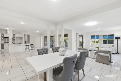 Property photo of 77 Ontario Crescent Parkinson QLD 4115