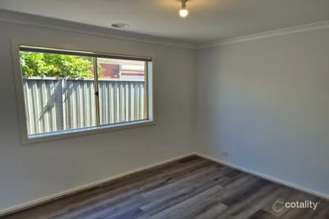 Property photo of 8 Amron Close Deer Park VIC 3023