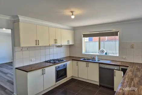 Property photo of 8 Amron Close Deer Park VIC 3023