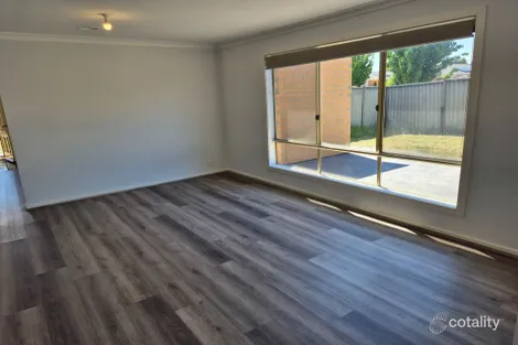 Property photo of 8 Amron Close Deer Park VIC 3023