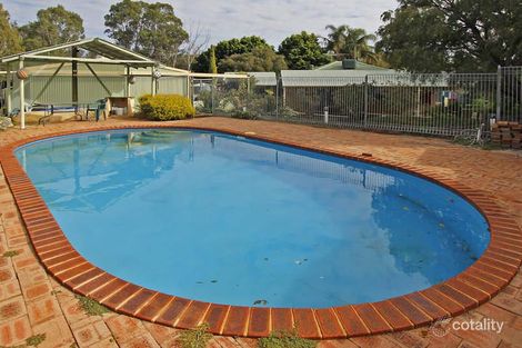 Property photo of 2 Wilna Place Helena Valley WA 6056