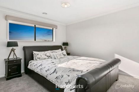 Property photo of 19 Renishaw Drive Officer VIC 3809