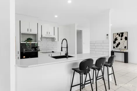 Property photo of 9 Belfry Place Oxley QLD 4075