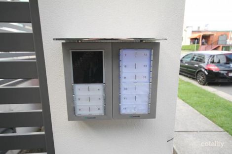 2/46-48 Lenneberg St, Southport, QLD 4215