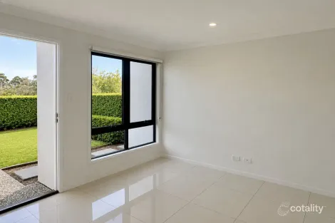 Property photo of 5 Hill Drive Pimpama QLD 4209