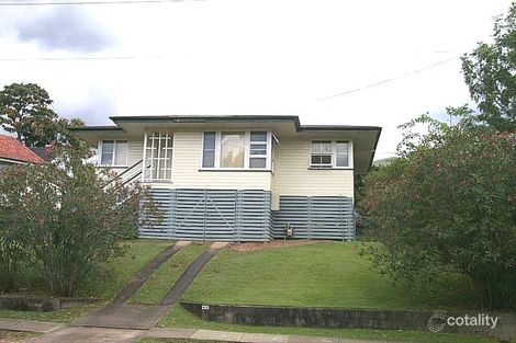 40 Falkirk St, Stafford Heights, QLD 4053