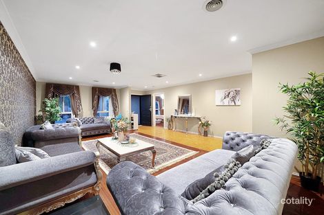 Property photo of 50 Jindabyne Avenue Taylors Hill VIC 3037