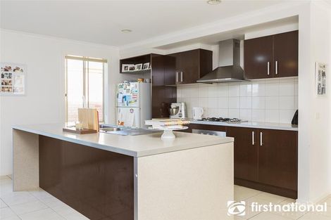 Property photo of 37 Scarlet Crescent Pakenham VIC 3810