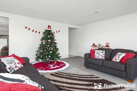 Property photo of 37 Scarlet Crescent Pakenham VIC 3810