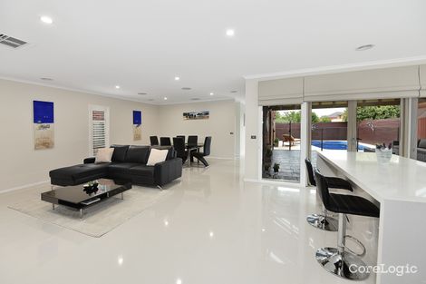 Property photo of 30 Ranmore Grove Caroline Springs VIC 3023