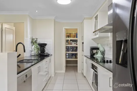 Property photo of 3 Roy Close Westbrook QLD 4350