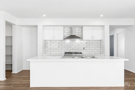 16 Pickering Cres, Lara, VIC 3212