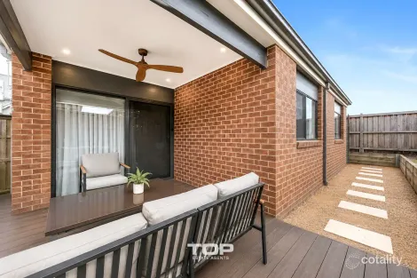 Property photo of 9 Seahawk Crescent Clyde North VIC 3978