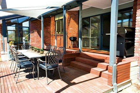 Property photo of 30 Sherlowe Crescent Viewbank VIC 3084