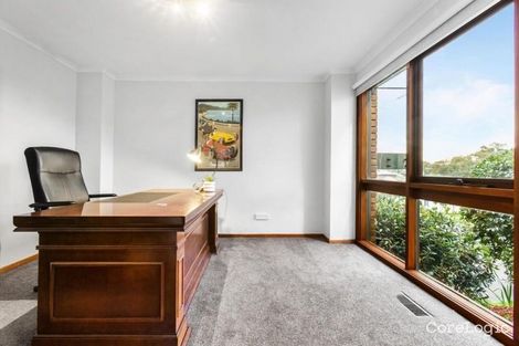 Property photo of 13 Thorncombe Walk Doncaster East VIC 3109