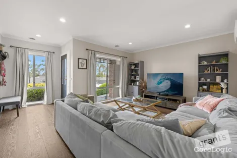 Property photo of 42 Tantallon Boulevard Beaconsfield VIC 3807