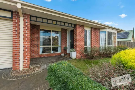 Property photo of 42 Tantallon Boulevard Beaconsfield VIC 3807