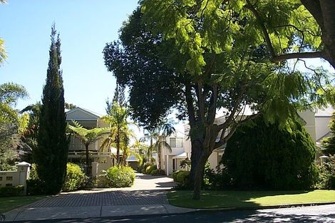 9 Macleod Rd, Applecross, WA 6153