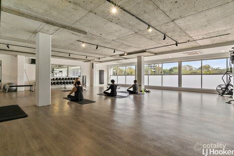 19 CREEK ST, REDCLIFFE, QLD 4020