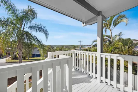 Property photo of 9 Sayre Crescent Boyne Island QLD 4680
