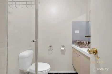 Property photo of 40 Eppalock Drive Manor Lakes VIC 3024