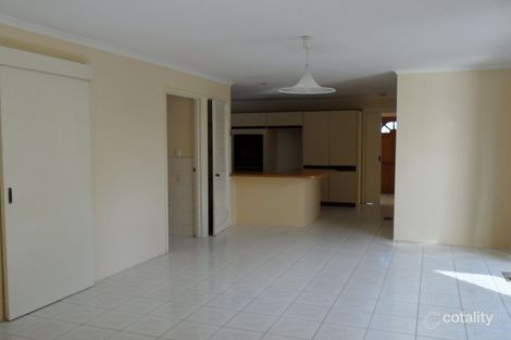 Property photo of 32 Springvalley Crescent Keysborough VIC 3173