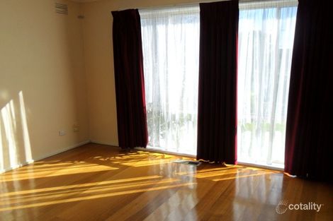 Property photo of 32 Springvalley Crescent Keysborough VIC 3173