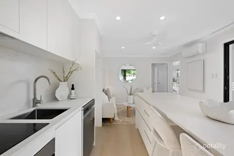 Property photo of 4 Rinca Place Parrearra QLD 4575