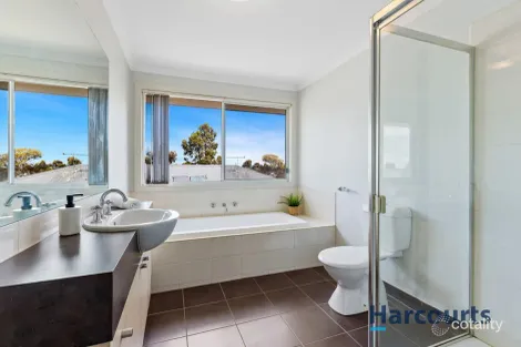 Property photo of 9 Moorookyle Avenue Tarneit VIC 3029