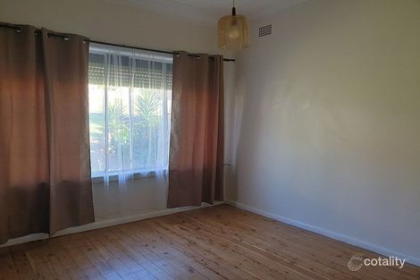 Property photo of 11 Figtree Crescent Figtree NSW 2525