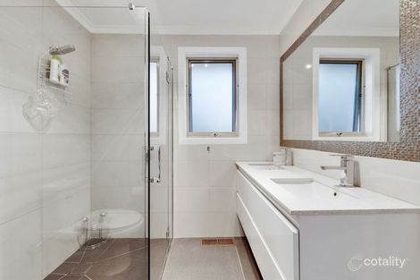 Property photo of 11 Beach Grove Seaford VIC 3198