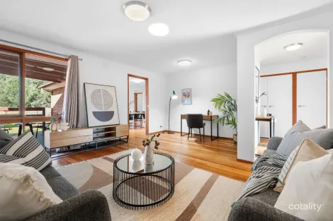 Property photo of 13 Lewis Close Mill Park VIC 3082