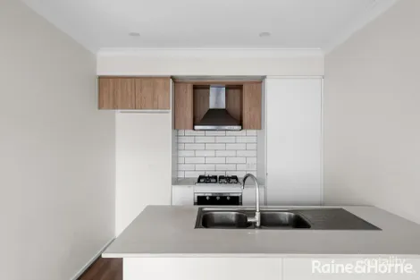 Property photo of 32 Goodia Street Wollert VIC 3750