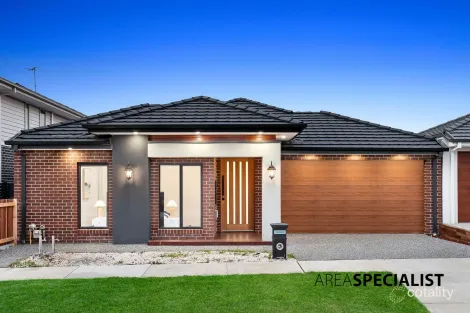 15 Carnmallum Dr, Clyde North, VIC 3978