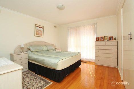 Property photo of 28 Leighton Crescent Deer Park VIC 3023