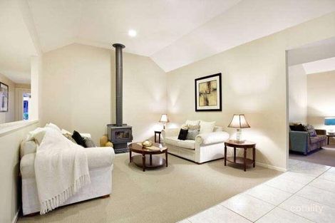 Property photo of 10 Milne Place Eltham North VIC 3095