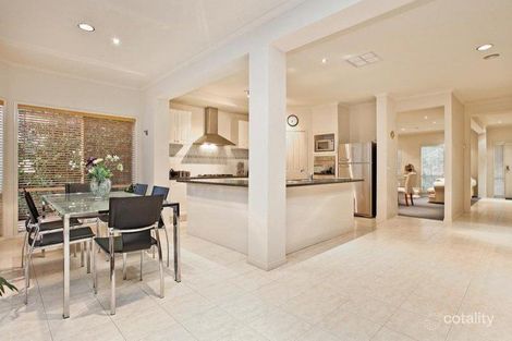 Property photo of 2 Gowdie Place Caroline Springs VIC 3023