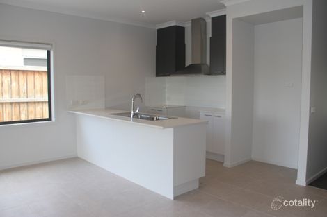 Property photo of 38 Fenway Boulevard Clyde North VIC 3978