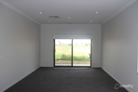 Property photo of 38 Fenway Boulevard Clyde North VIC 3978