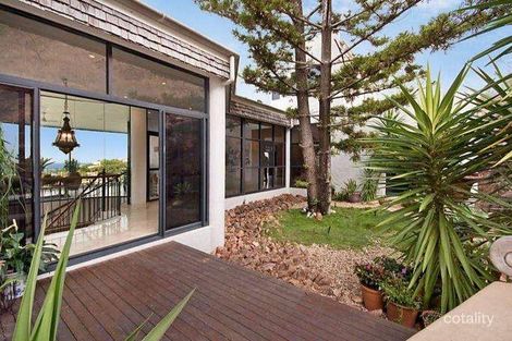 Property photo of 36 Stanton Terrace North Ward QLD 4810