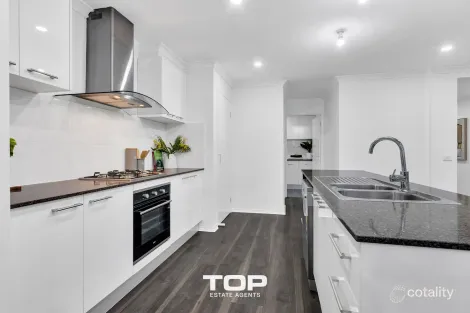 Property photo of 23 Mariposa Grove Cranbourne VIC 3977