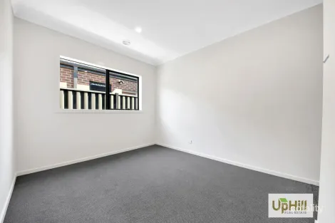 Property photo of 10 Evora Road Clyde VIC 3978