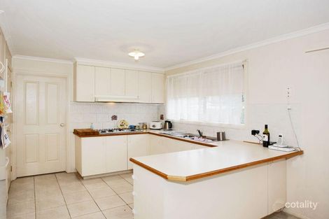 Property photo of 32 Grevillea Place Pakenham VIC 3810