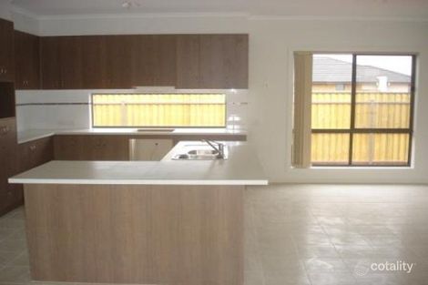 Property photo of 2 Oakwood Circuit Munno Para West SA 5115